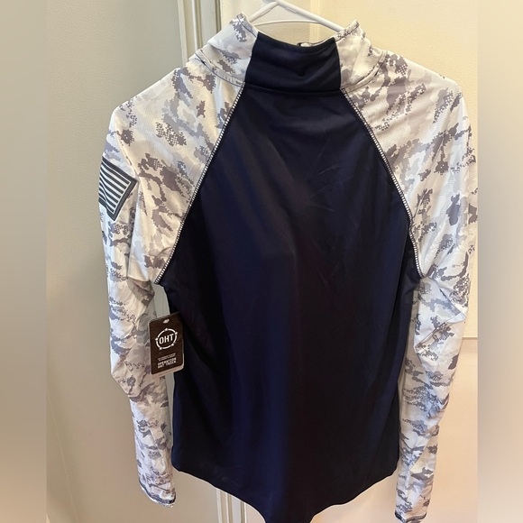 UConn Huskies Women’s Colosseum Quarter Zip - Picture 2 of 4